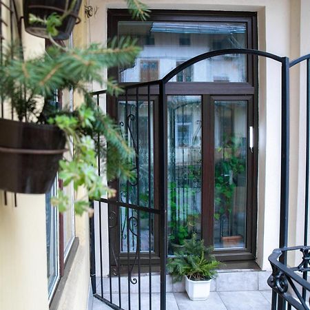 Світла Затишна Квартира В Центрі Біля Оперного Театру З Балконом, Який Виходить У Тихий Львівський Дворик Extérieur photo