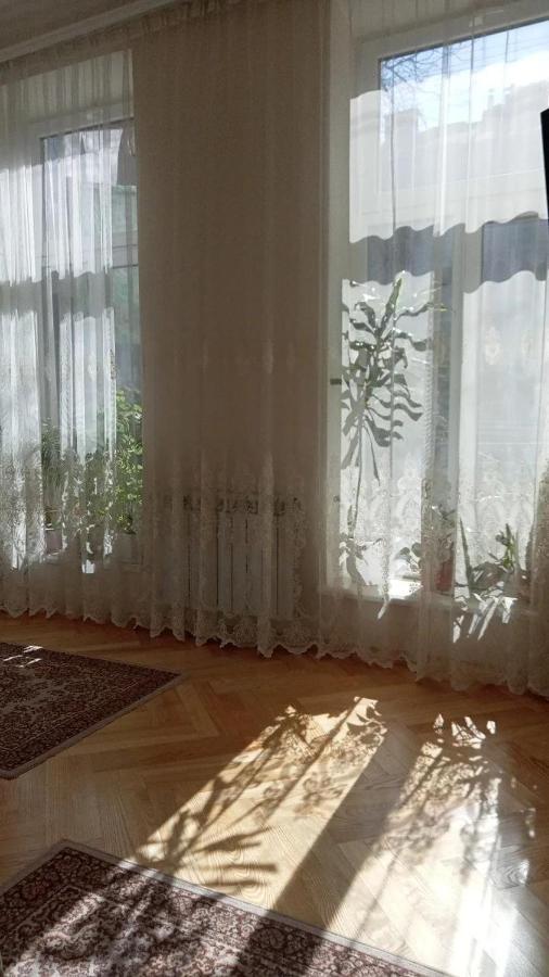 Світла Затишна Квартира В Центрі Біля Оперного Театру З Балконом, Який Виходить У Тихий Львівський Дворик Extérieur photo